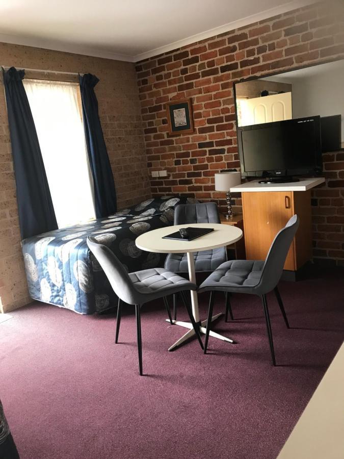 Cedar Lodge Motel 아미데일 외부 사진