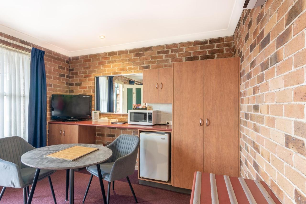 Cedar Lodge Motel 아미데일 외부 사진