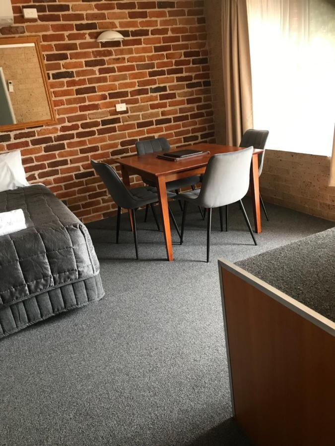 Cedar Lodge Motel 아미데일 외부 사진