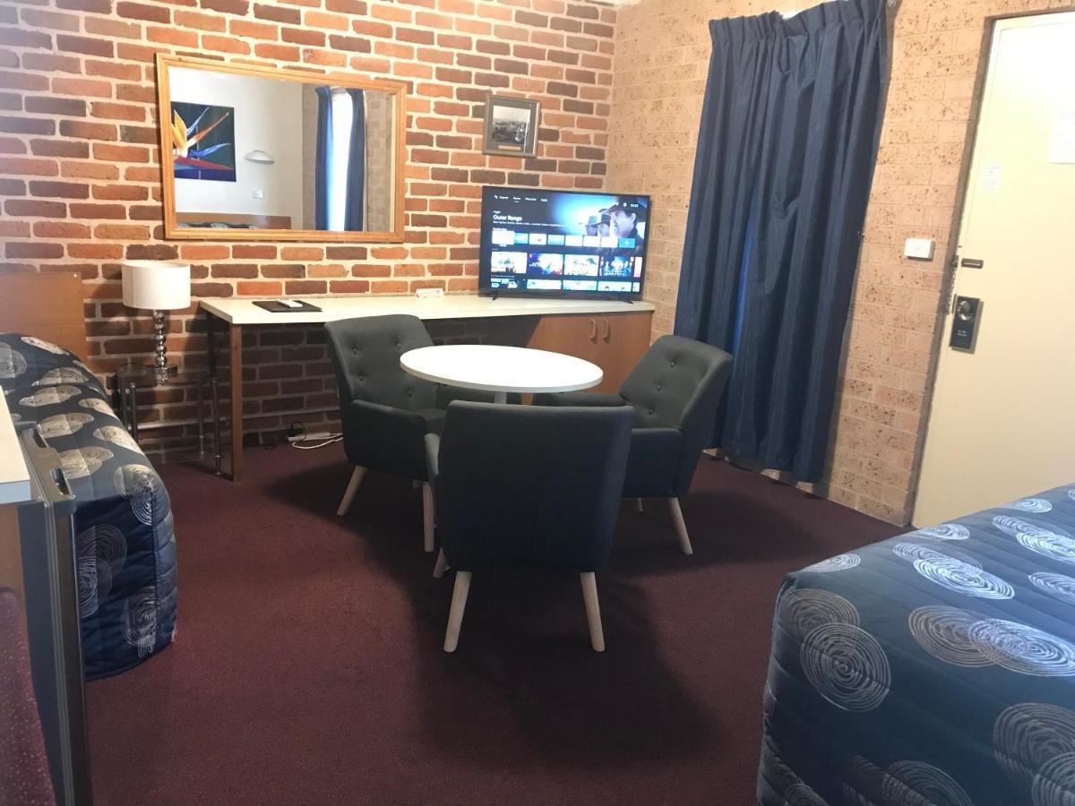 Cedar Lodge Motel 아미데일 외부 사진