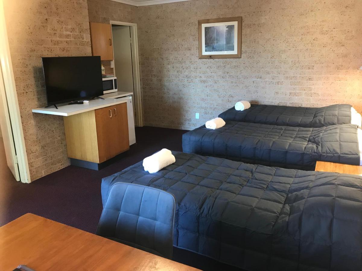 Cedar Lodge Motel 아미데일 외부 사진