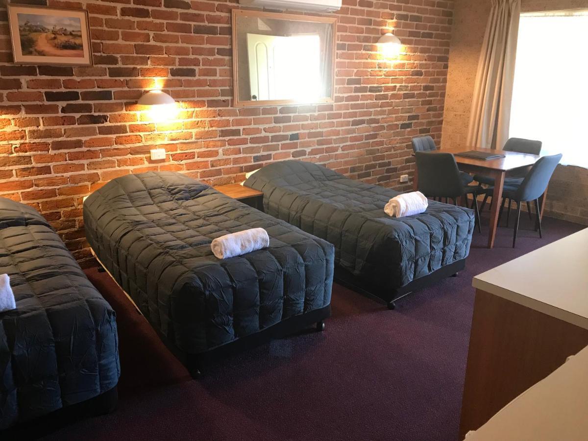 Cedar Lodge Motel 아미데일 외부 사진