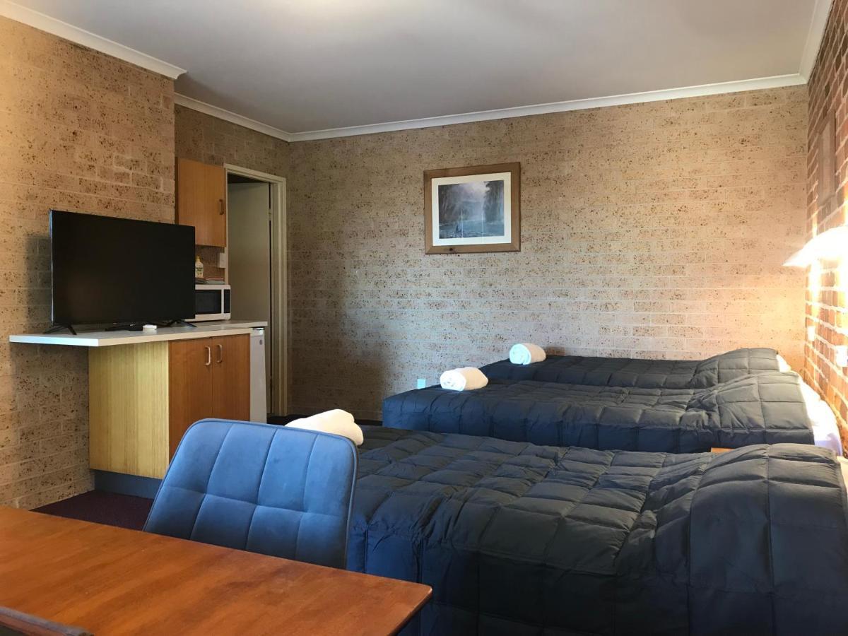 Cedar Lodge Motel 아미데일 외부 사진