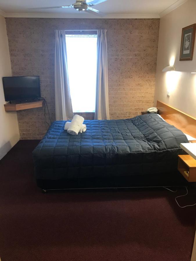 Cedar Lodge Motel 아미데일 외부 사진
