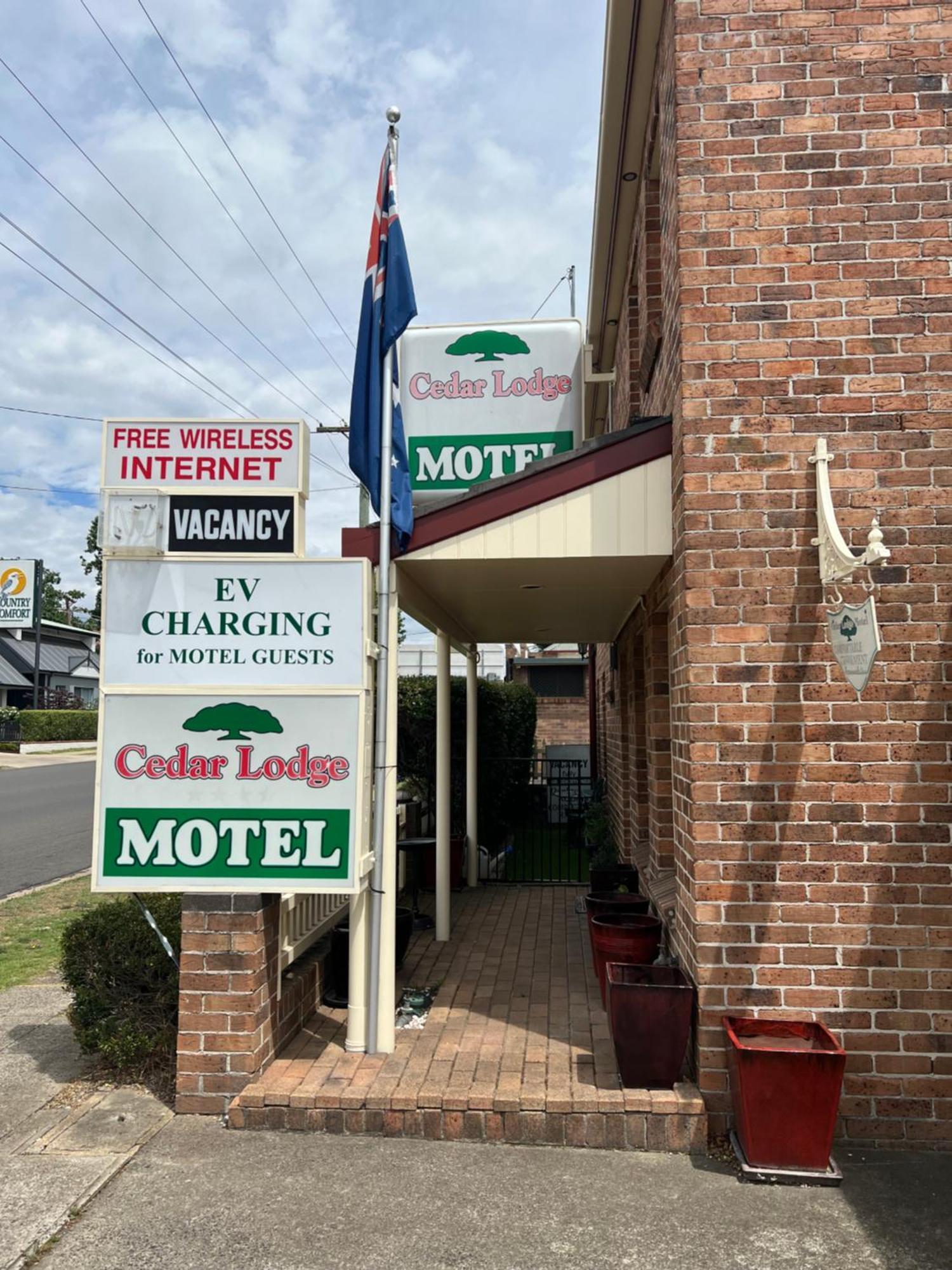 Cedar Lodge Motel 아미데일 외부 사진