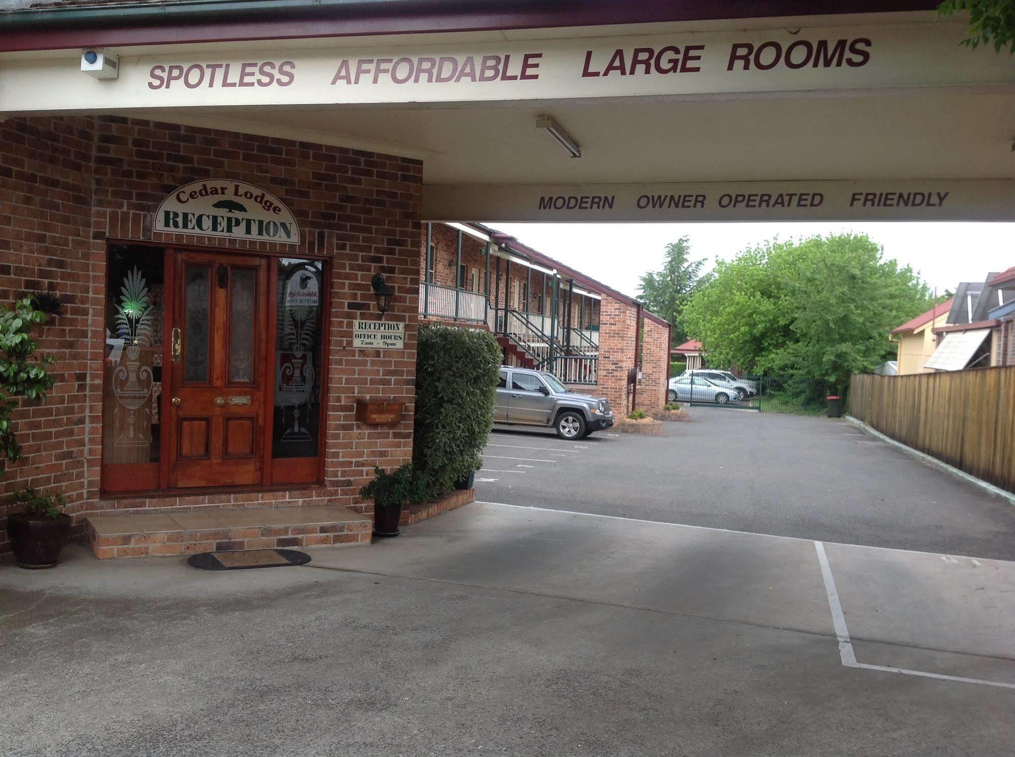 Cedar Lodge Motel 아미데일 외부 사진