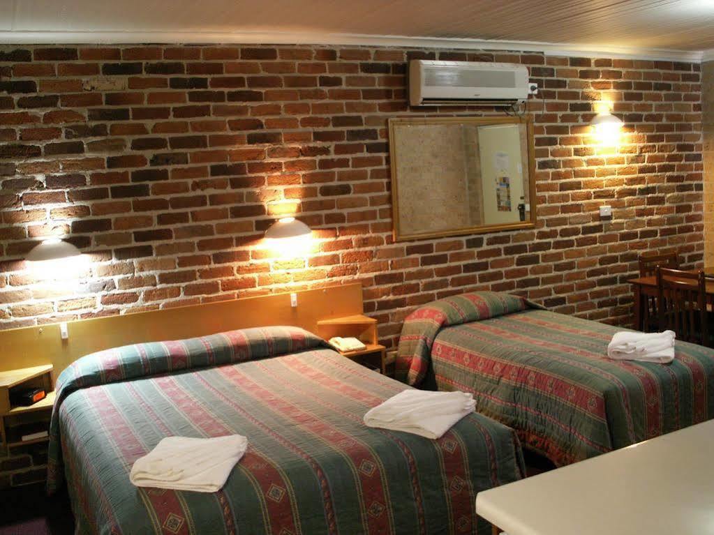 Cedar Lodge Motel 아미데일 외부 사진